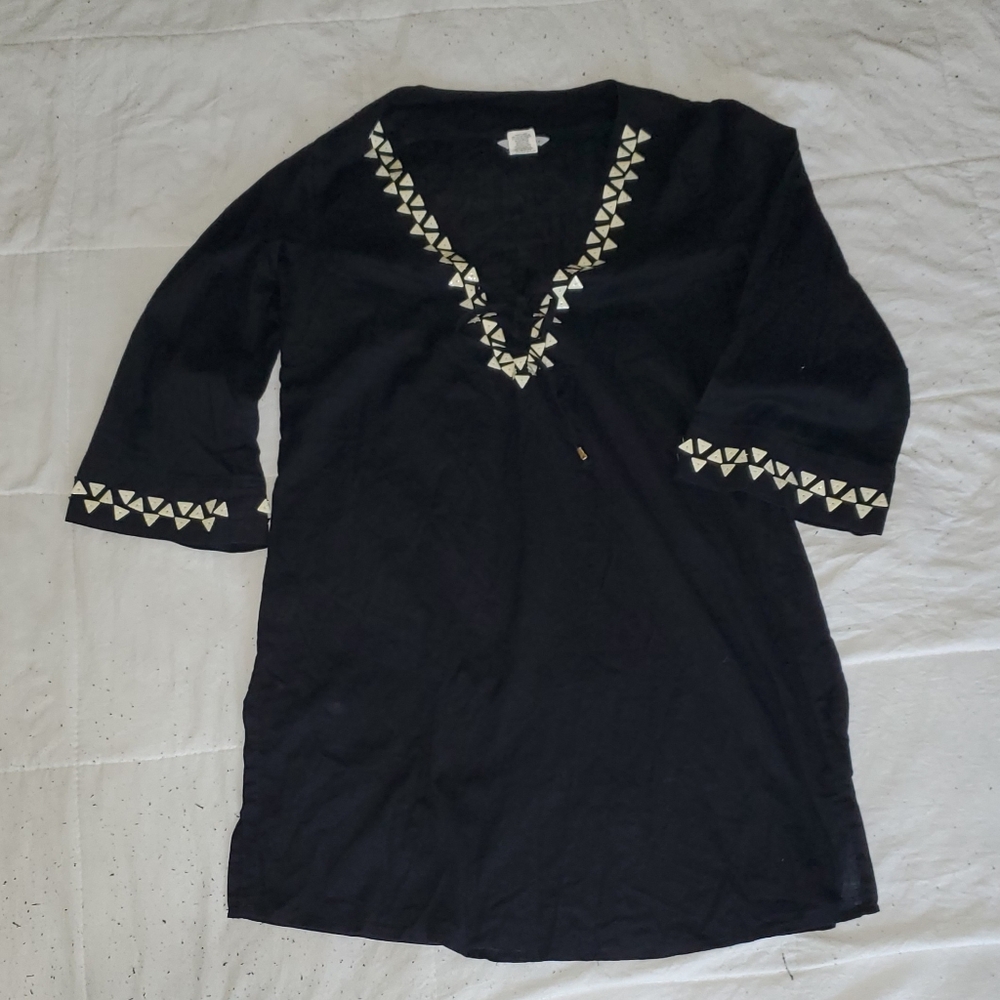 Trina Turk Stylish Black Tunic with White Triangle Accents - Size Small